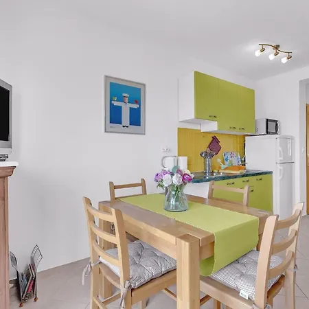 Lucija Apartment *