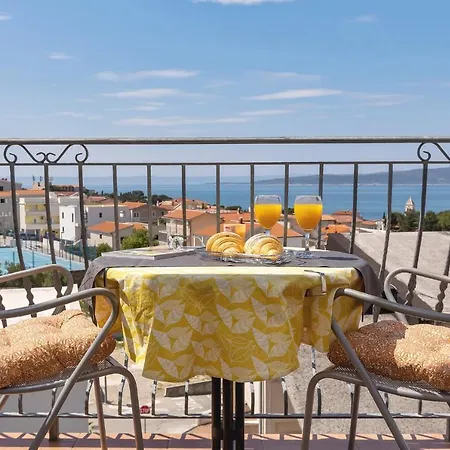 Apartment Lucija *