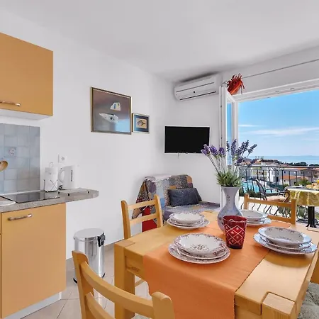 Apartment Lucija *