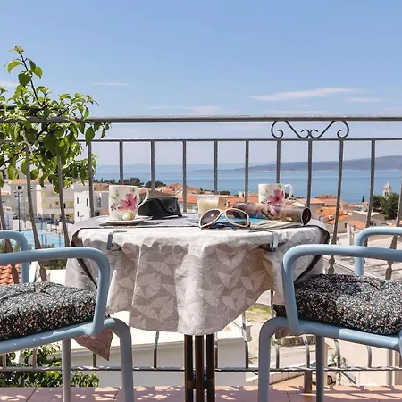 Apartment Lucija *