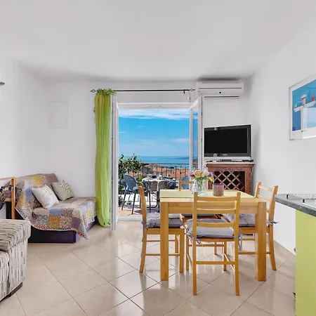 Apartment Lucija *